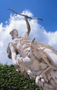 statue